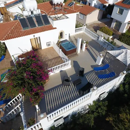 Coral Cypria 4*
