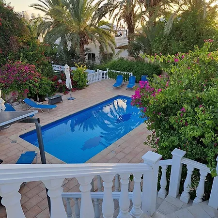 Coral Cypria 4*